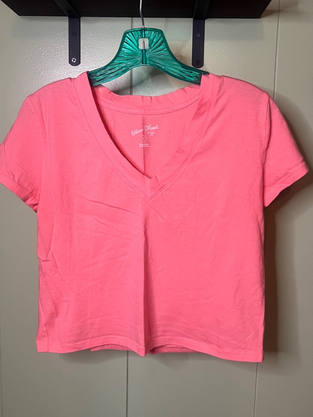 Universal Thread Coral Pink V-Neck Cropped Tee